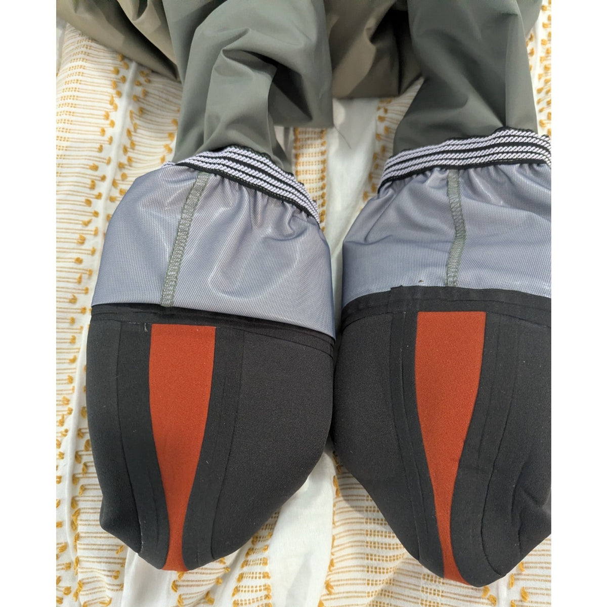 Simms Kid's Tributary Stockingfoot Chest High Fishing Waders Size Small Tan 5/6