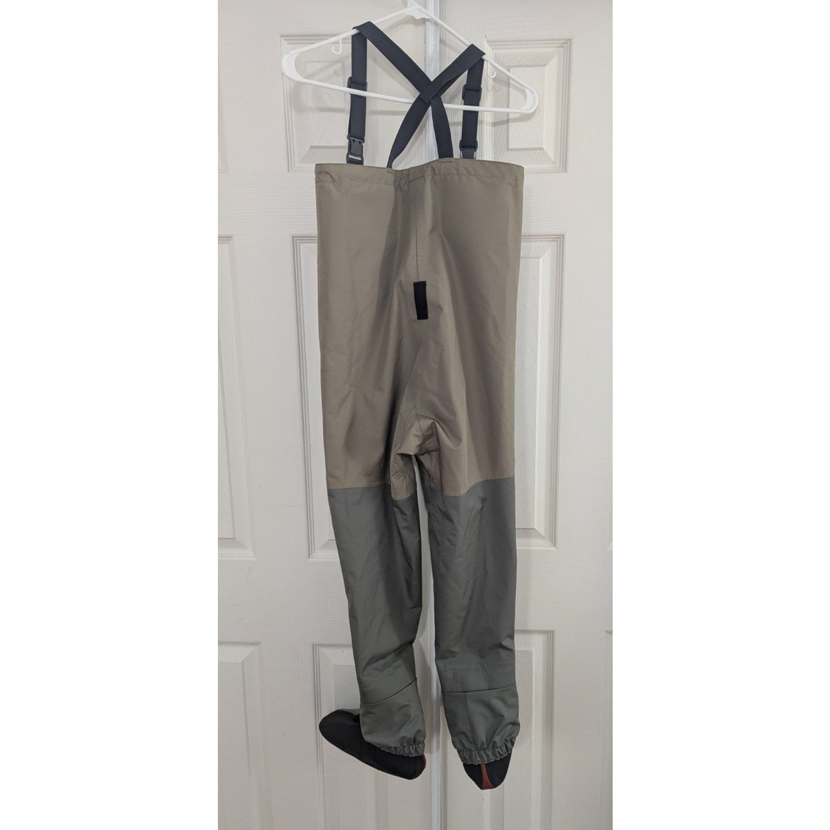 Simms Kid's Tributary Stockingfoot Chest High Fishing Waders Size Small Tan 5/6