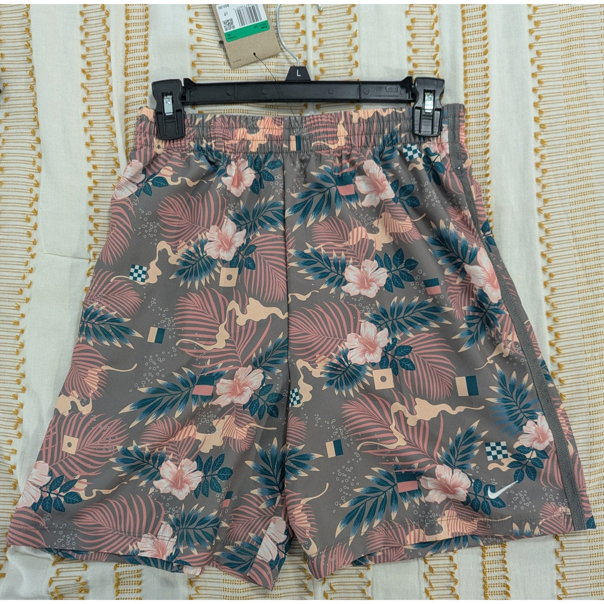 Nike Boys' Dri-FIT Heat Wave Multi Woven Shorts 6 in, XL NWT