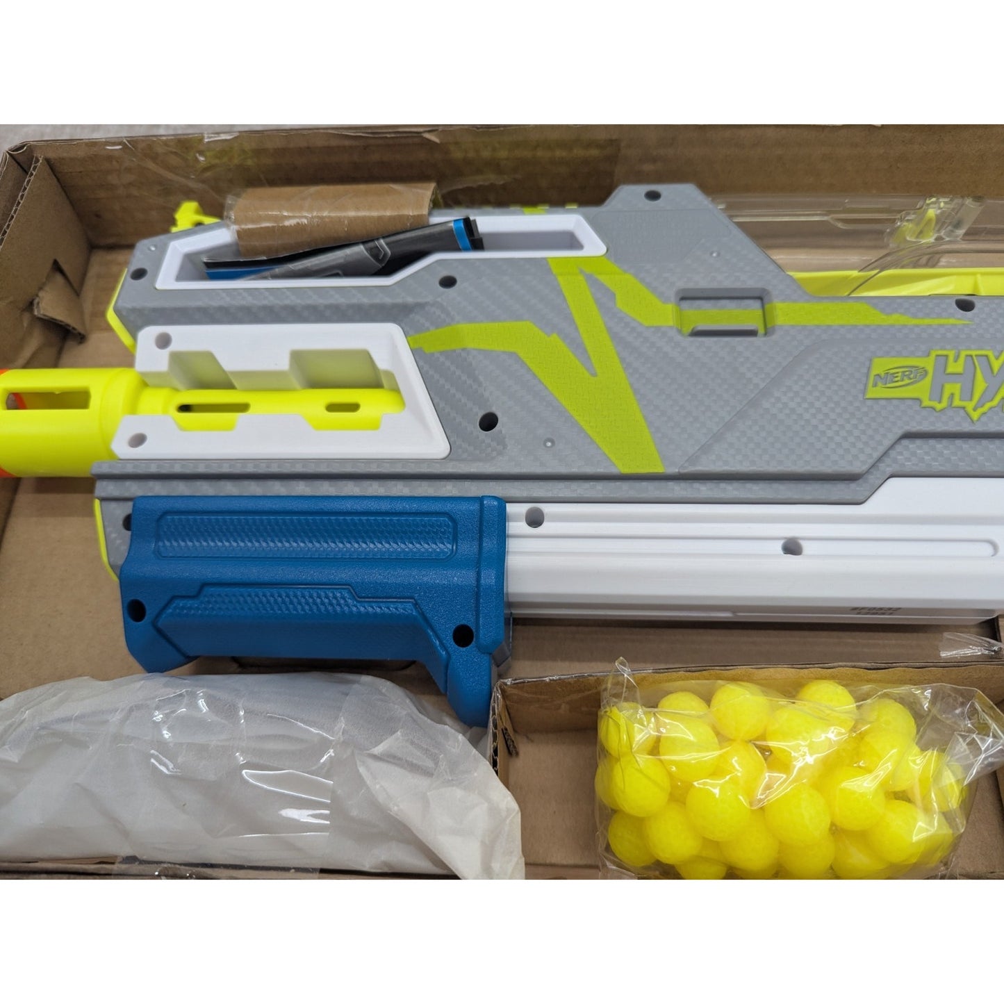 NERF HYPER BUNDLE, SIEGE-50 PUMP-ACTION BLASTER, UP TO 110 FPS VELOCITY - WHITE