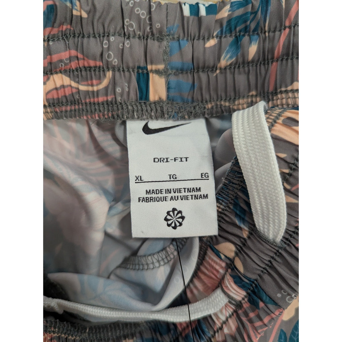 Nike Boys' Dri-FIT Heat Wave Multi Woven Shorts 6 in, XL NWT