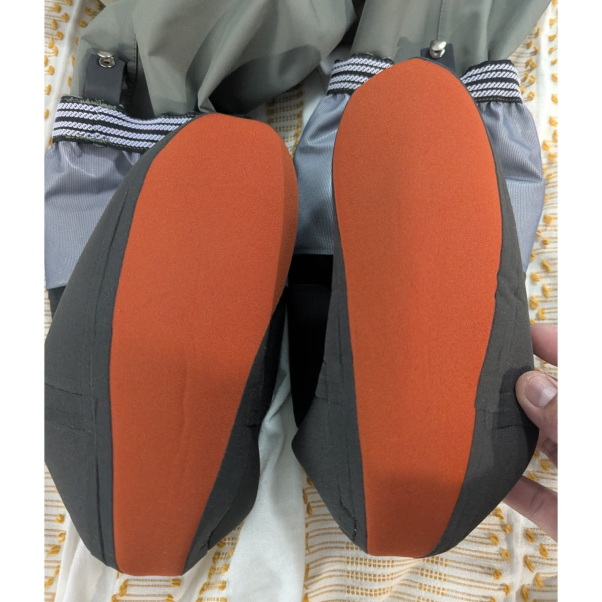 Simms Kid's Tributary Stockingfoot Chest High Fishing Waders Size Small Tan 5/6