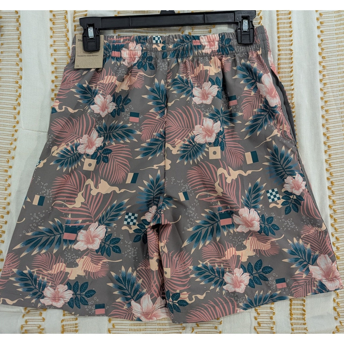 Nike Boys' Dri-FIT Heat Wave Multi Woven Shorts 6 in, XL NWT